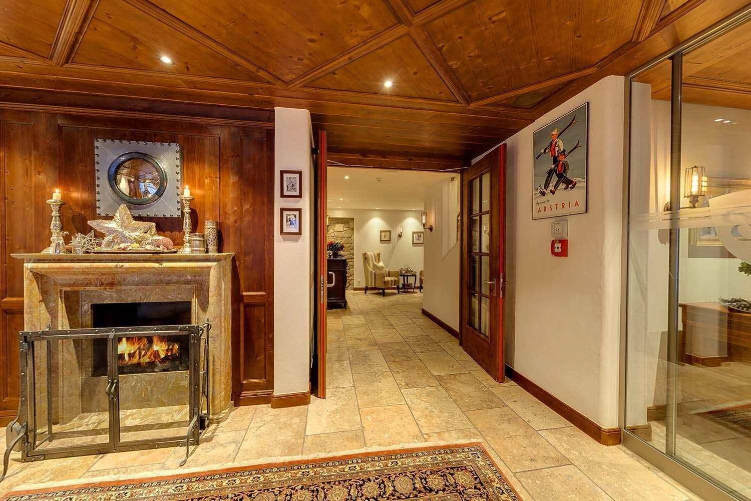 Bentleys House Mountain Residence Zürs エクステリア 写真