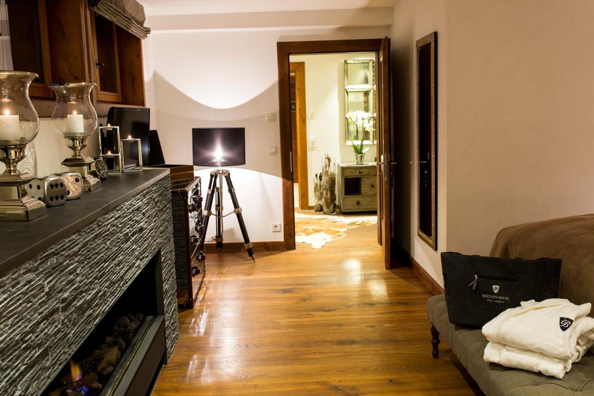 Bentleys House Mountain Residence Zürs エクステリア 写真